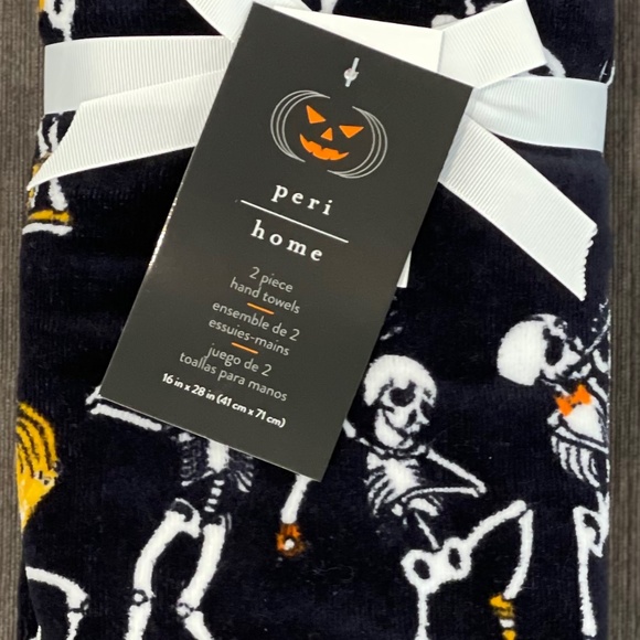 PLUSH Dancing Skeleton hand towel set - Picture 4 of 4